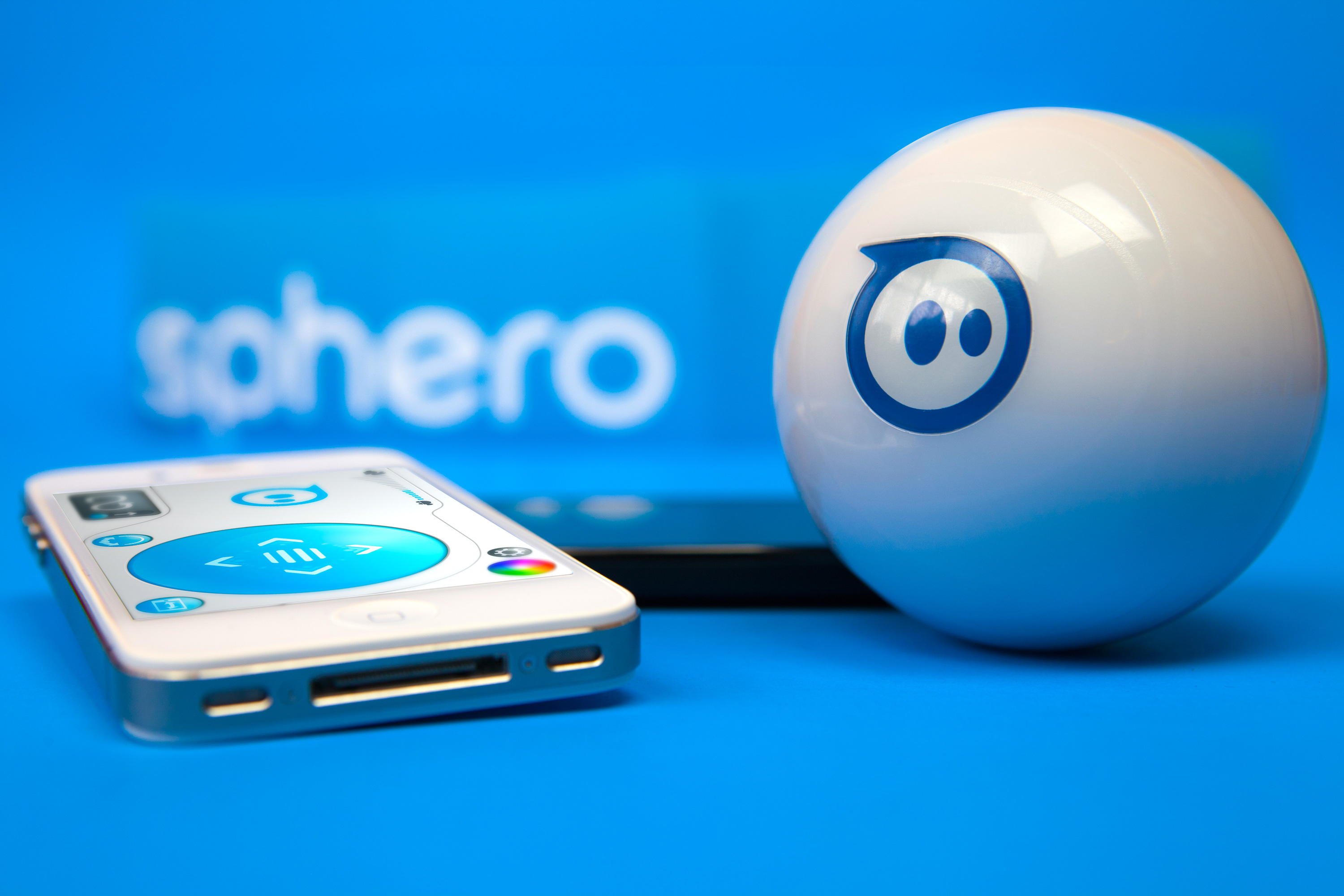 HERO-option-1-Sphero-with-phones-blue
