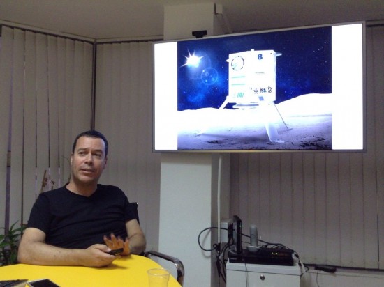 이스라엘의 달착륙 프로젝트에 대해 설명해주는 SpaceIL의 회장 얀키 마르갈릿Yanki Margalit 