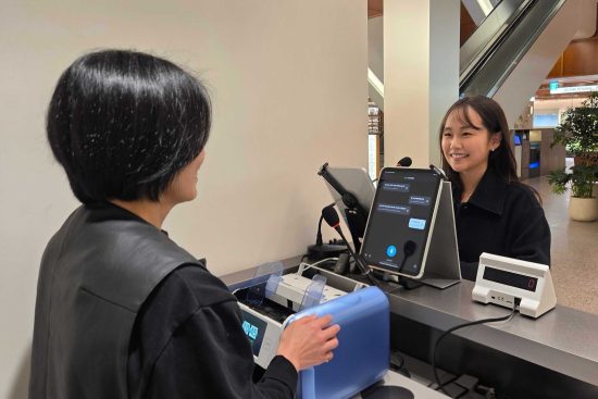 인공지능AI 데이터 및 솔루션 전문 ‘플리토’,  신세계 럭셔리 리테일 매장에 실시간 AI 통번역 솔루션 공급 